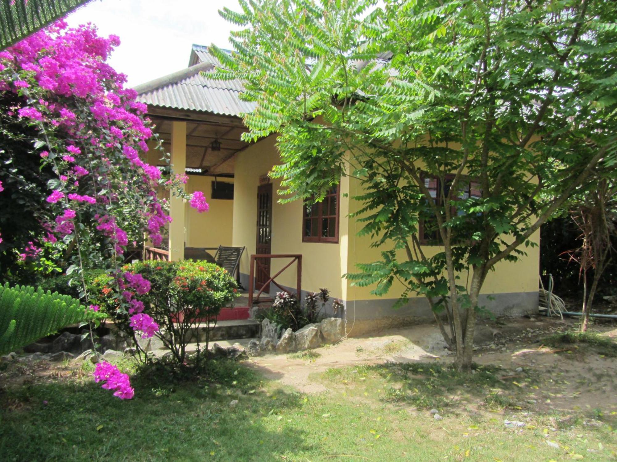 Flower Paradise Bungalows & Swiss Restaurant Roestiland Ламаи-Бич Номер фото